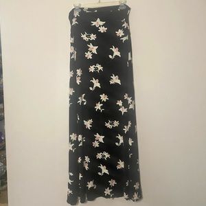 Bobeau - Black Floral Stretchy Maxi Skirt (Large)
